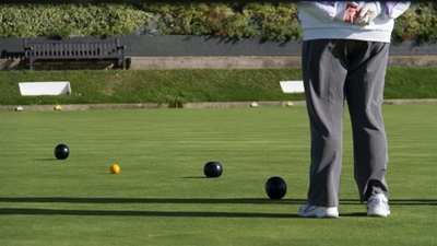 Accidental Bowlers skuif verby in rolballiga