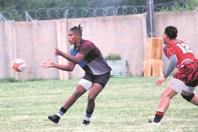 Oudtshoorn, All Blacks, Bridgton en Harlequins aan die wenkant