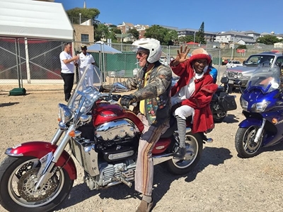 Dias arrives on a Triumph!