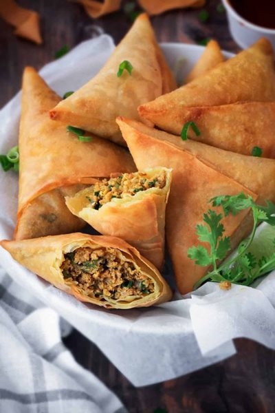Easy potatoes and peas samosas
