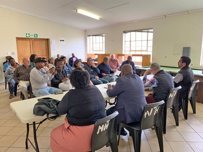 Officials snub Bitou housing meeting