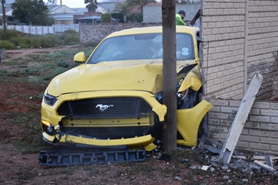 Mustang tref muur