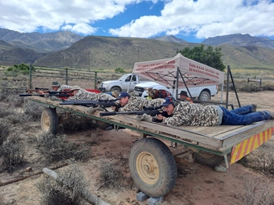 Skuts laat ghongs buite De Rust weergalm