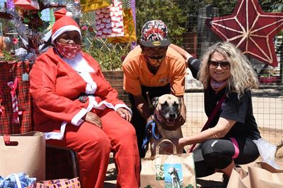 Kersvader kuier by Oudtshoorn Dogs in Need