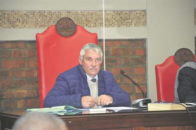 Mosies teen burgemeester en speaker ingedien