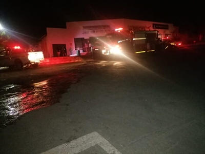 Fire rages through supermarket