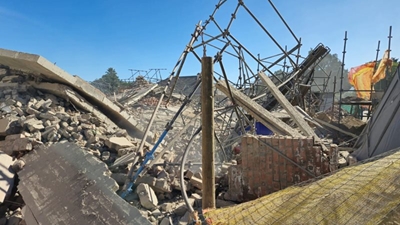 Building collapses in centre of George