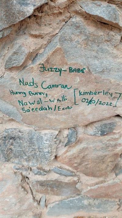 Meiringspoort-graffiti word gereeld afgewas