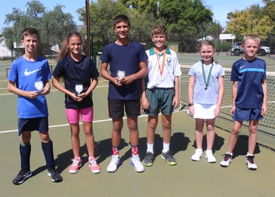 Ses juniors vaar goed by Eden mini-tennistoernooi