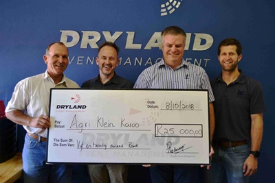 Dryland skenk R25 000 aan noodfonds