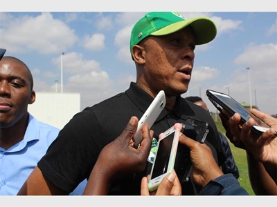 PSL chairperson Dr Irvin ‘Iron Duke’ Khoza announces the death of legendary footballer Doctor Khumalo’s mother