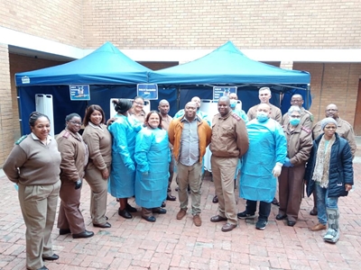 Prisoners receive vaccinations