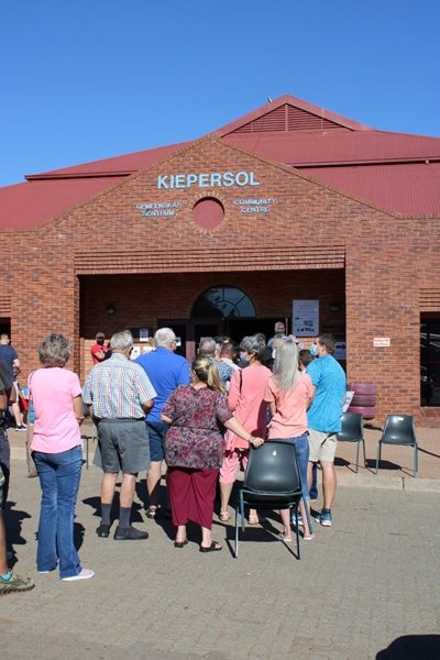 IEC glitches greet early morning voters at some Pretoria polling stations
