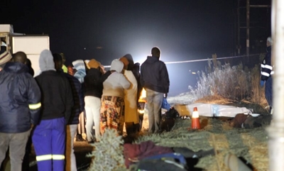 6 pupils die after bus and train collide