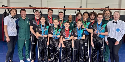 Skopboksers ryg medaljes in