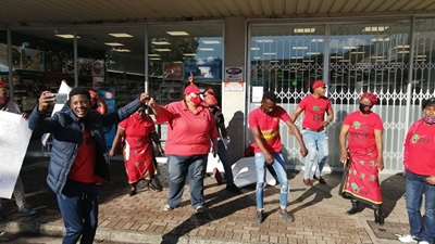 EFF on mall hopping spree in Garden Route