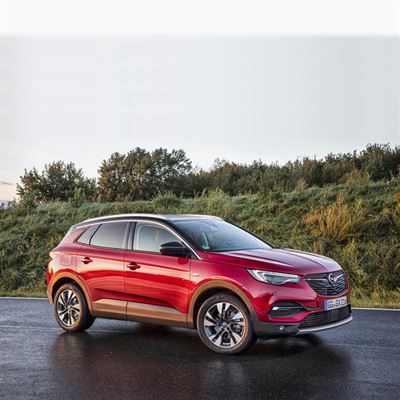 Grandland X takes two international awards in shootout