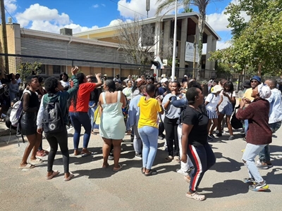 Suid-Kaap studente betoog oor NSFAS-beursgeld