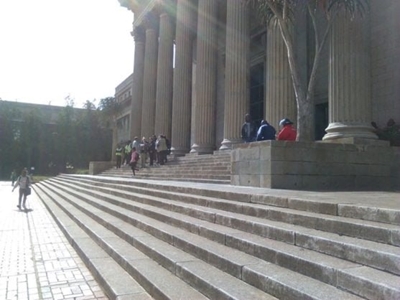 Wits closes health sciences faculty after student comes into contact with Covid-19 patient
