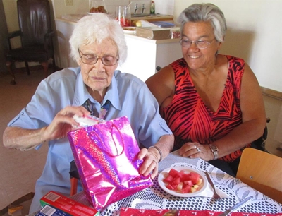 Aalwynhof residents get Christmas treats