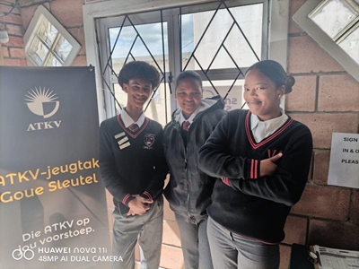 Hoërskool Garden Route gee terug