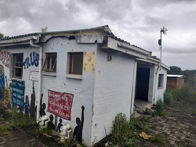 Police look for vandals
