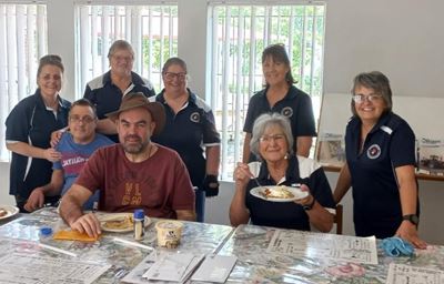 Helpende Hand bederf Huis Wallace Anderson se inwoners