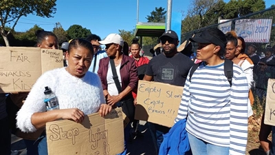 Koshuiskinders se kos lont betoging by Hoërskool George