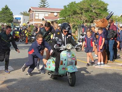 Bertie Barnard se Scooter-toer