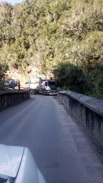 Truck stuck on Seven Passes road