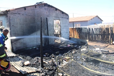 Huis brand byna af