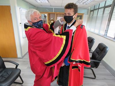 Ceremonial handover of a junior mayoral chain