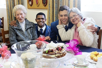 Hoër Landbouskool Oakdale seën bejaardes