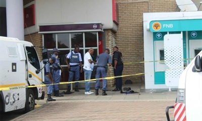 Bullets fly at Gauteng shopping centre during CIT heist: Officer shot twice