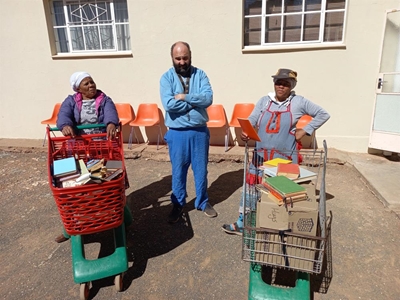 Hofmeyr Hugs of Hope starts reading drive