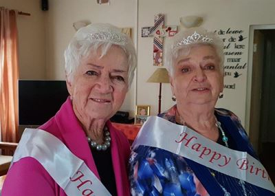 Tweeling vier 80ste verjaarsdag