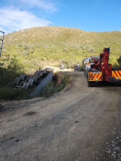 Swartberg Pass remains closed due to accident