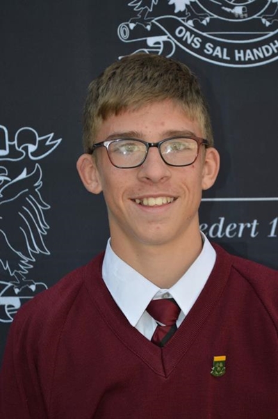 Volkskool-leerder speel in Cravenweekspan