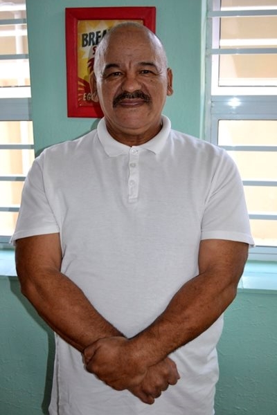 Adams lê tuig neer