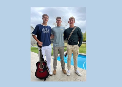 Drie musikante van Oakdale op toer