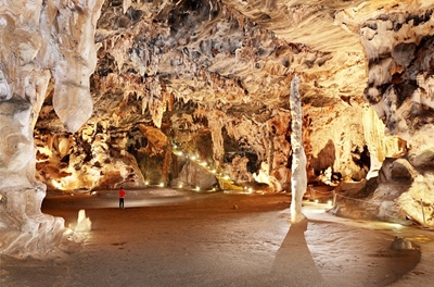 Kango-grotte sluit tydelik