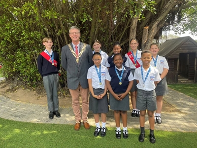 Medals for marimbas: World record holders awarded
