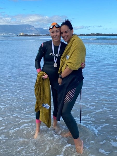 Rumé completes Island Escape swim