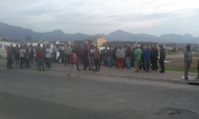 Crowd gathers in Thembalethu to march