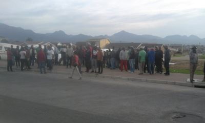 Crowd gathers in Thembalethu to march