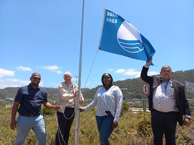 Oil spill spoils hoist of Blue Flags