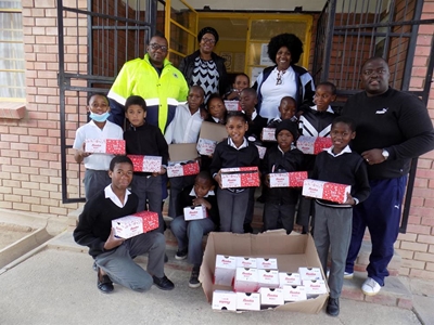 School shoes donated to Thembalesizwe