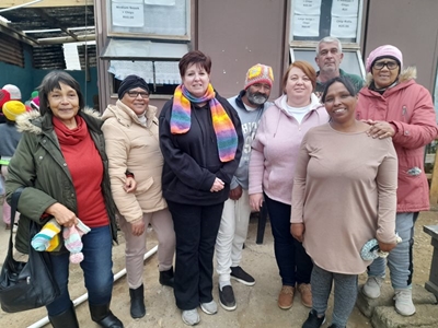 Jassie reik uit na kinders met nuwe sopkombuis
