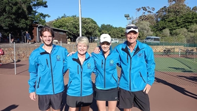 Tennisspelers maak skoonskip