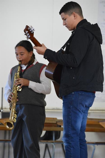 Musiek en voete stamp bring nuwe dissipline
